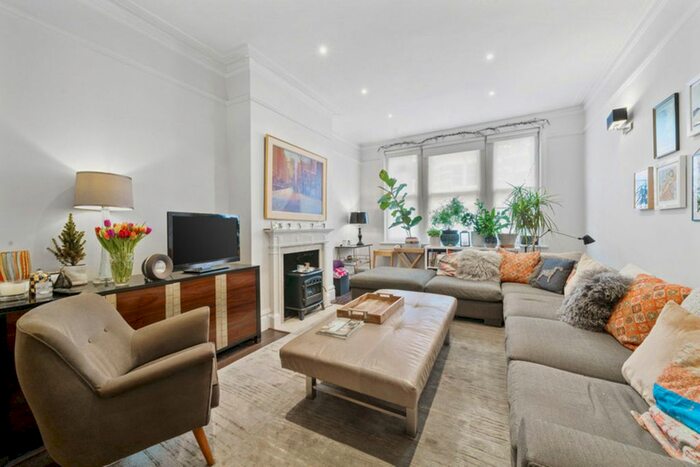 3 Bedroom Flat To Rent In Riverview Gardens, London, SW13