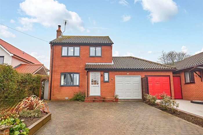 3 Bedroom Link Detached House For Sale In Gorse Road, Reydon, IP18
