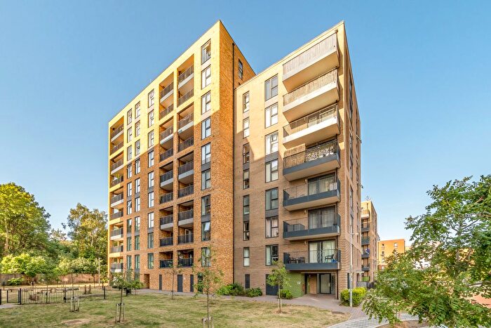 3 Bedroom Flat To Rent In Bowen Drive, Charlton, London, SE7