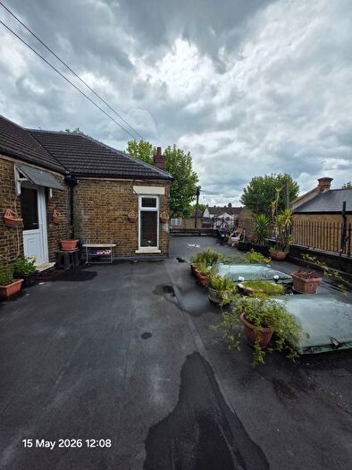 4 Bedroom Flat To Rent In East Ham, E6