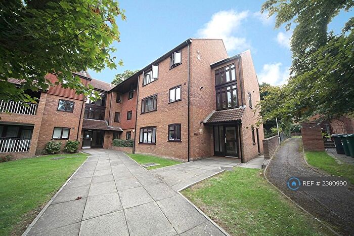 2 Bedroom Flat To Rent In Woodhouse Eaves, Northwood, HA6