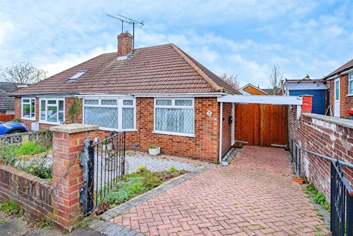2 Bedroom Semi-Detached Bungalow For Sale In Canberra Gardens, Luton, LU3