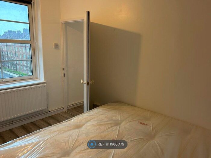 3 Bedroom Flat To Rent In Southborough House, London, SE17