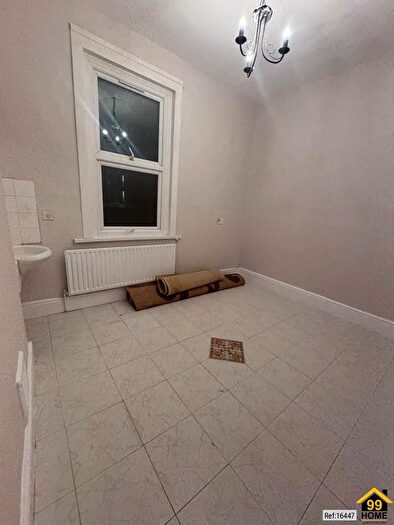 2 Bedroom Flat To Rent In Hare Street, London, SE18