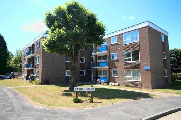 2 Bedroom Flat To Rent In Garden Place, Hawthorn Close, Horsham, RH12