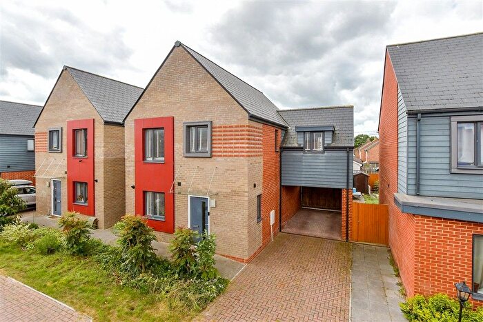 4 Bedroom Detached House For Sale In College Row, Ashford, Kent, TN23