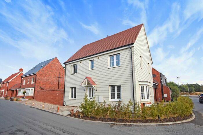 3 Bedroom Detached House For Sale In Clover Drive, Chelmsford, CM1