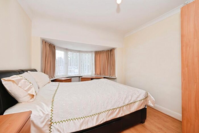 3 Bedroom Terraced House For Sale In Tynemouth Drive, Enfield, EN1