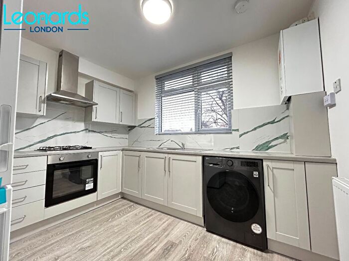 2 Bedroom Flat To Rent In Robinson Road, London, SW17