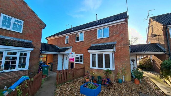 2 Bedroom House To Rent In Stratford Drive, Aylesbury, HP21