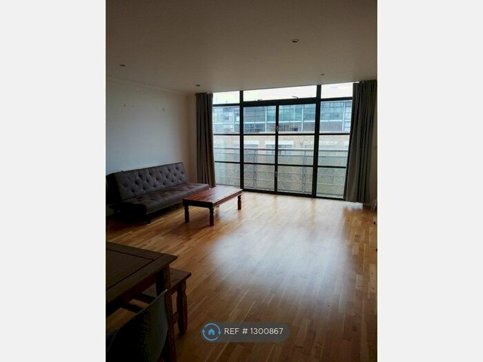 2 Bedroom Flat To Rent In Town Meadow, Brentford TW8