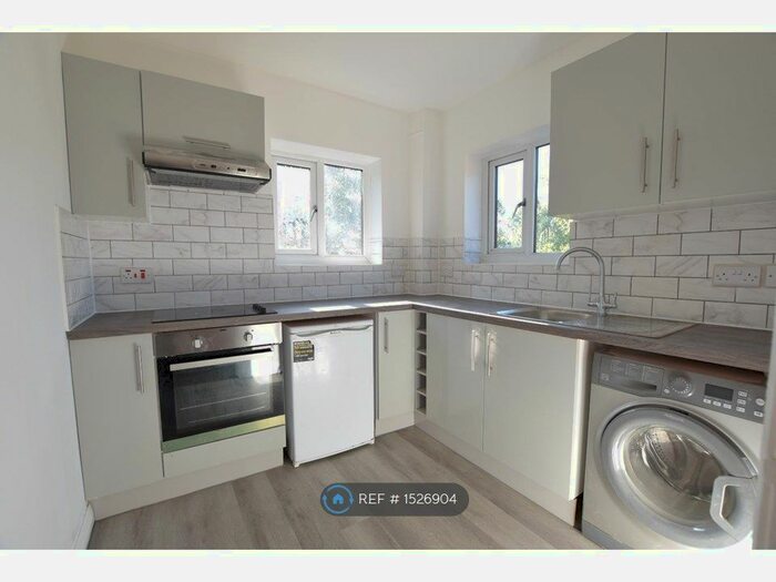 1 Bedroom Flat To Rent In Florin Court, London, N18