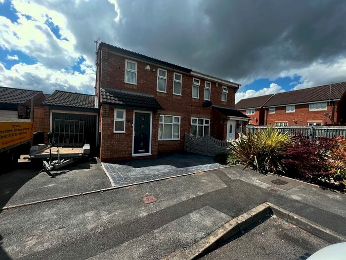 3 Bedroom Semi-Detached House To Rent In Mallow Close, Walsall, WS5