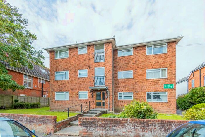 2 Bedroom Apartment To Rent In Southbourne Road, Bournemouth, BH6