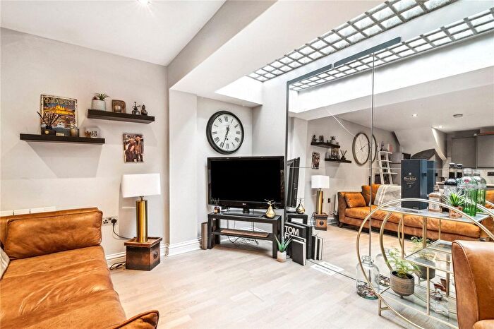 1 Bedroom Flat For Sale In Lockington Road, London, SW8