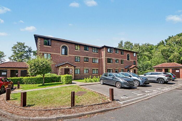 1 Bedroom Flat For Sale In Barrow Down Gardens, Netley Common, SO19