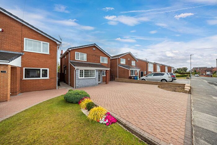 5 Bedroom Detached House For Sale In Raglan Avenue, Whitefield, M45