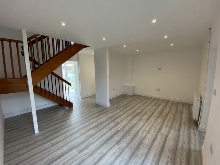 3 Bedroom House To Rent In Knoll Gardens, Carmarthen, SA31