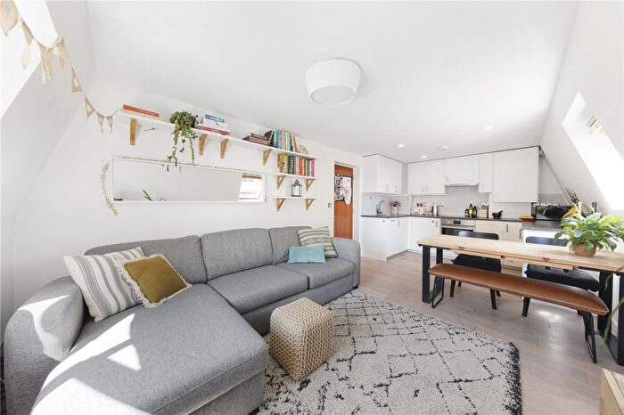 2 Bedroom Flat For Sale In Manor Way, London, SE23