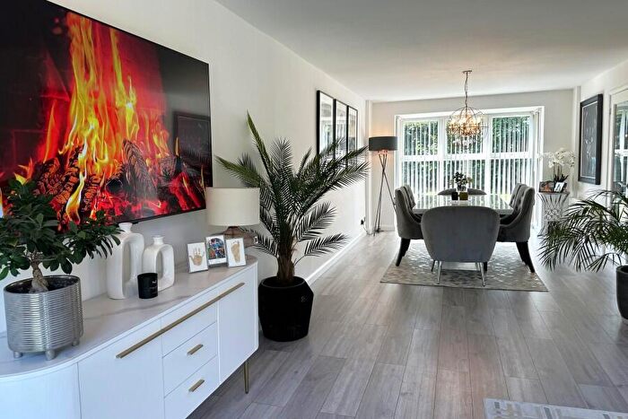 4 Bedroom End Of Terrace House To Rent In Walton-On-Thames, Surrey, KT12