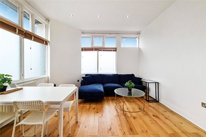 2 Bedroom Flat To Rent In Byron Street, East India And Lansbury, E14