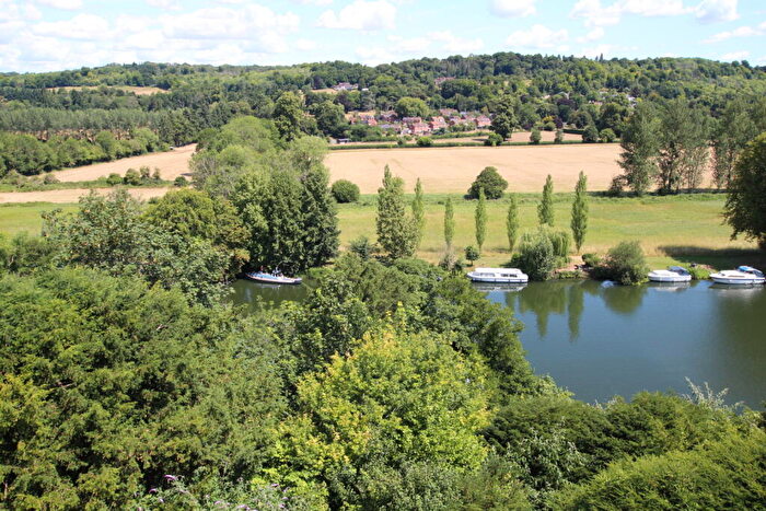 2 Bedroom Apartment For Sale In Hartslock Court, Shooters Hill, Pangbourne, Berkshire, RG8