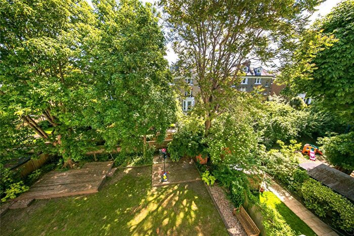 1 Bedroom Flat For Sale In Richmond Road, East Twickenham, TW1