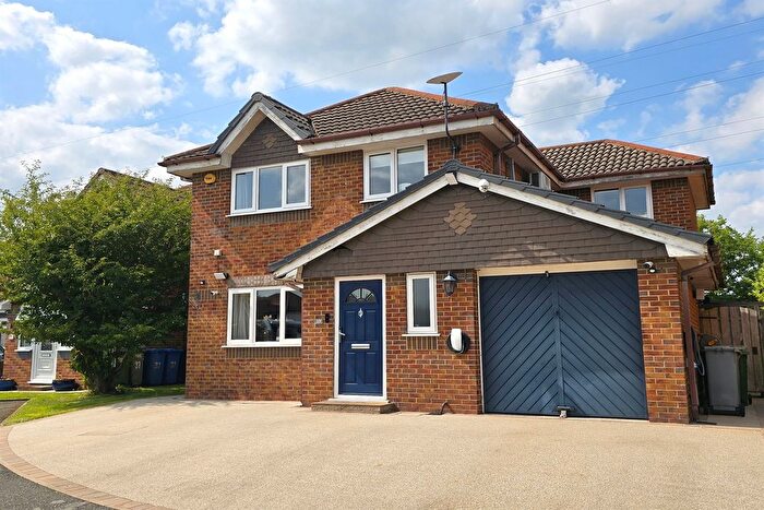 4 Bedroom Detached House For Sale In Pennymoor Drive, Altrincham, WA14