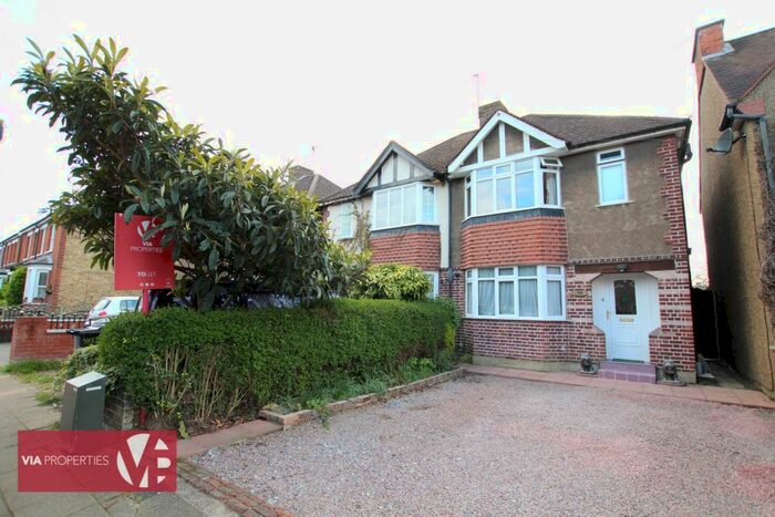 3 Bedroom Semi-Detached House To Rent In Walton Road, Hoddesdon, EN11