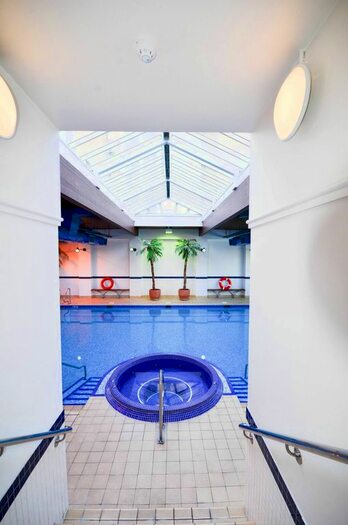 2 Bedroom Flat To Rent In Cascades Tower, Canary Wharf, London, E14