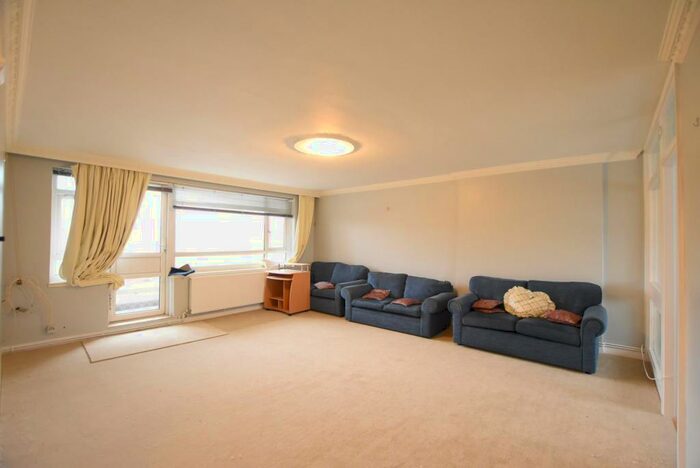 2 Bedroom Flat To Rent In Mayflower Lodge, Regents Park Road, London, N3