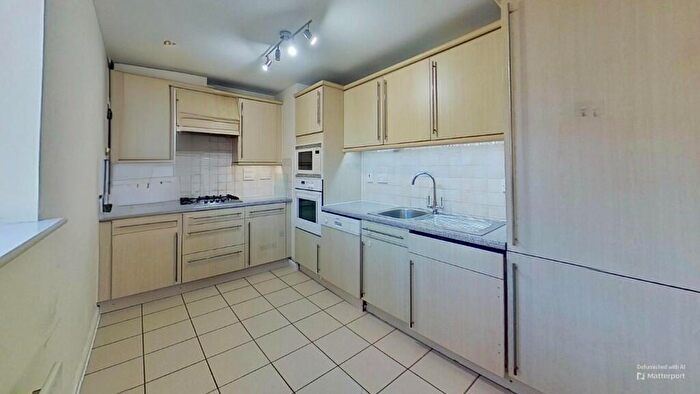 2 Bedroom Apartment To Rent In Maritime Quay, London, E14