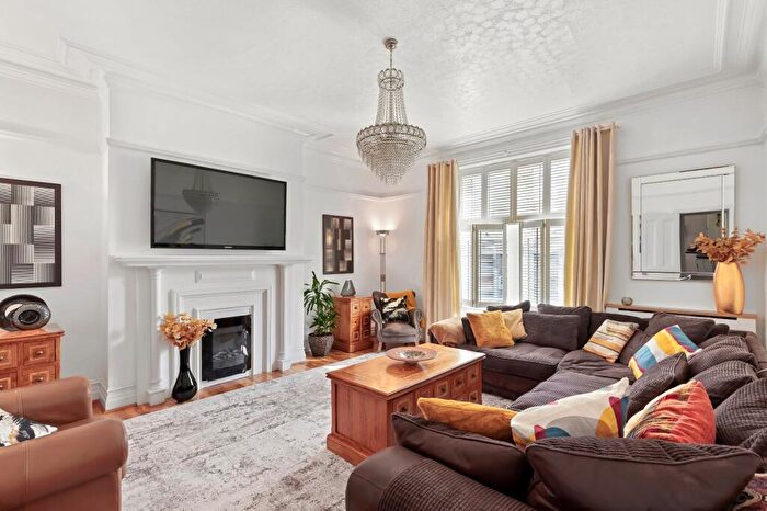 6 Bedroom Flat For Sale In Kirkgate, Silsden, Keighley, West Yorkshire, BD20