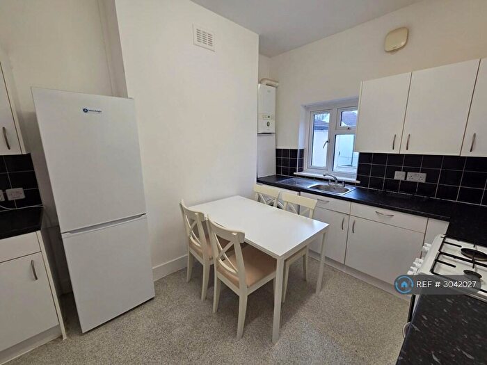 2 Bedroom Flat To Rent In Goodall Road, London, E11