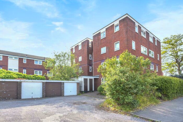 4 Bedroom Apartment To Rent In Westerham Walk, Reading, RG2