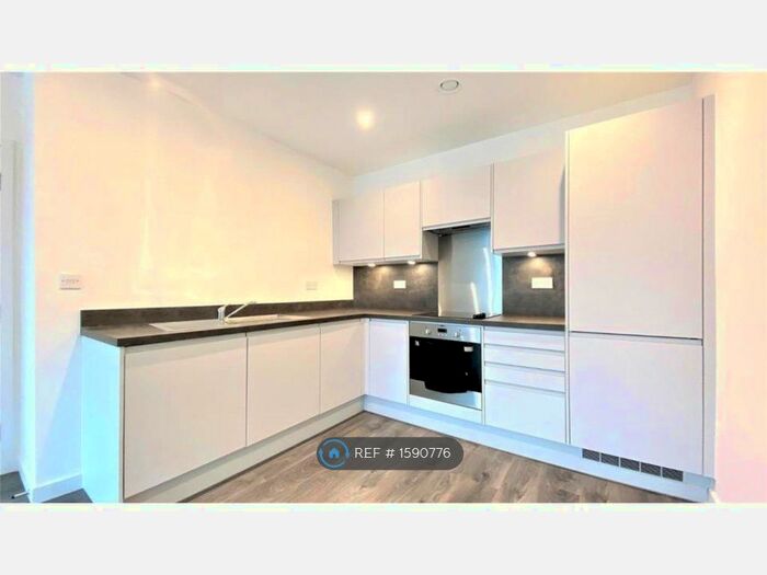 2 Bedroom Flat To Rent In Laurina Apartments, Hayes, UB3