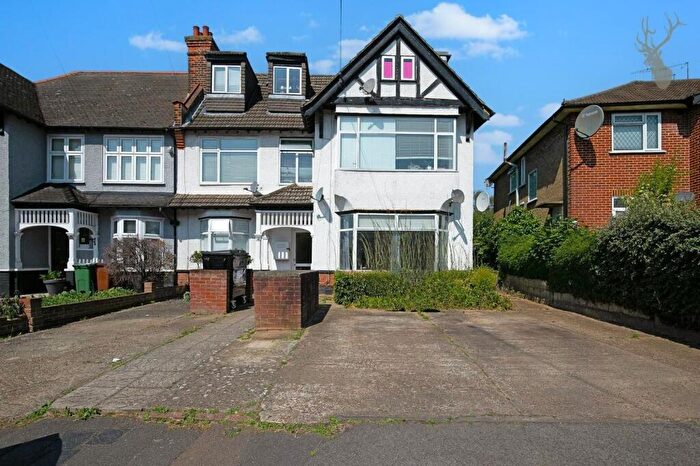 1 Bedroom Flat For Sale In Warren Road, London, E4