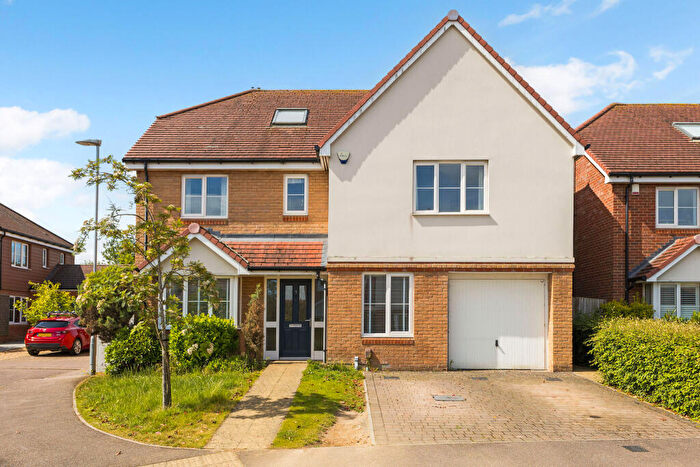 6 Bedroom Detached House For Sale In Miley Close, Harpenden, AL5