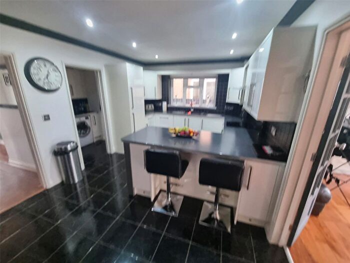 4 Bedroom Detached House For Sale In The Chase, Rayleigh, Essex, SS6