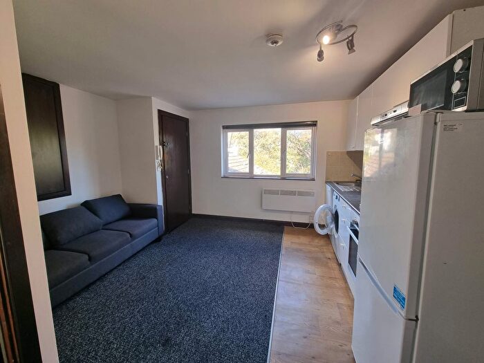 1 Bedroom Flat To Rent In St. Mary's Road, South Norwood, London, SE25