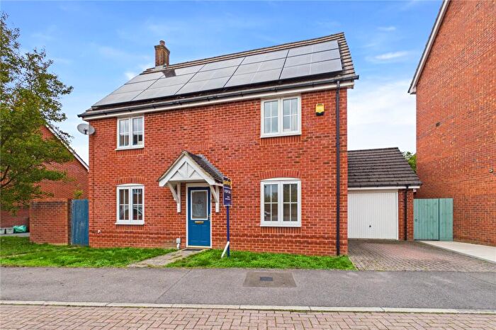 4 Bedroom Detached House For Sale In Battalion Way, Thatcham, Berkshire, RG19