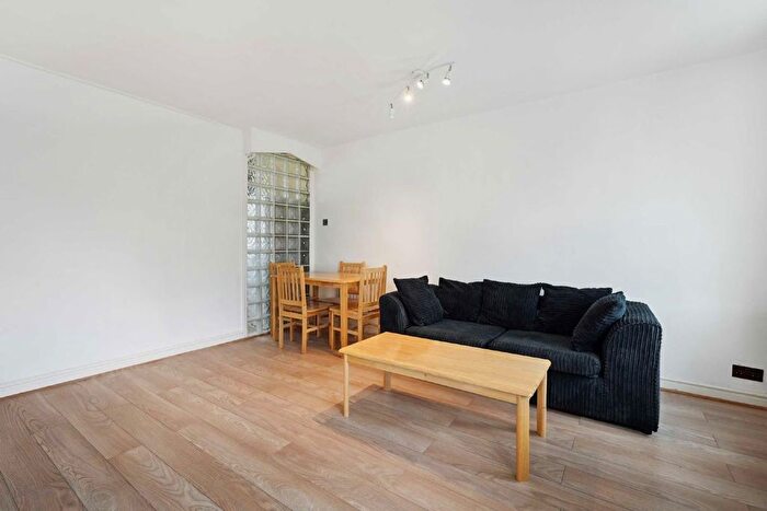 2 Bedroom Flat To Rent In Churchill Gardens, Pimlico, SW1V