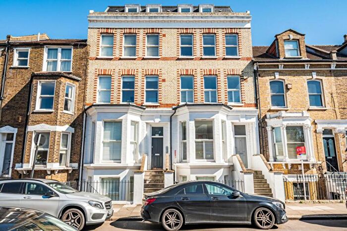 2 Bedroom Flat For Sale In Chivalry Road, Battersea, London, SW11