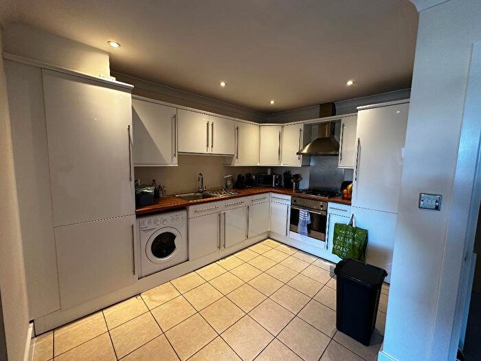 2 Bedroom Flat To Rent In Stanley Road, Bromley, Kent, BR2