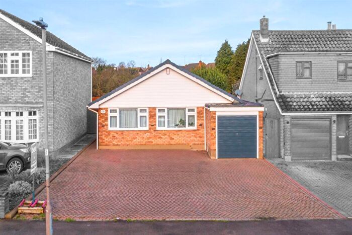 3 Bedroom Detached Bungalow For Sale In The Chase, Rayleigh, SS6