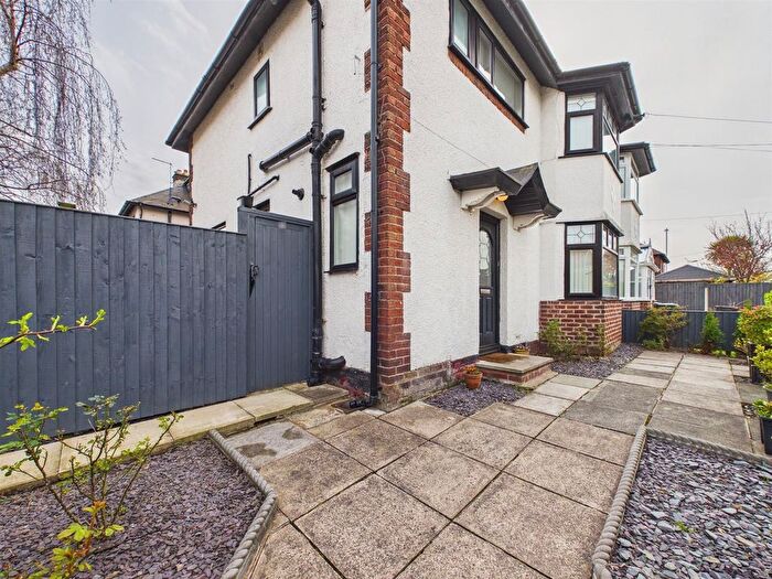 3 Bedroom Semi Detached House To Rent In Broadway Avenue, Wallasey, CH45