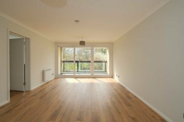 3 Bedroom Apartment To Rent In Larkhall, Bath, BA1