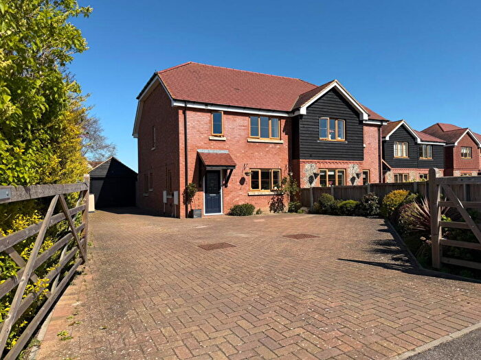 3 Bedroom Semi-Detached House For Sale In Mill Field, Ash, CT3