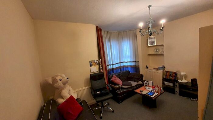 2 Bedroom Flat To Rent In Ismailia Road, Forest Gate E7