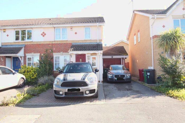 3 Bedroom House To Rent In Molyns Mews, SL1